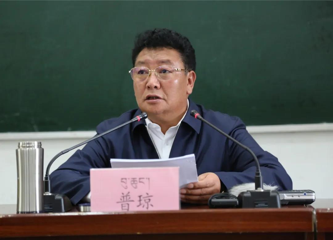 尼木县委副书记县长普琼作四讲四爱示范宣讲
